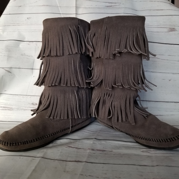 Minnetonka Gray Moccasin 3-Layer Fringe Boot Sz 8 high - Picture 3 of 7